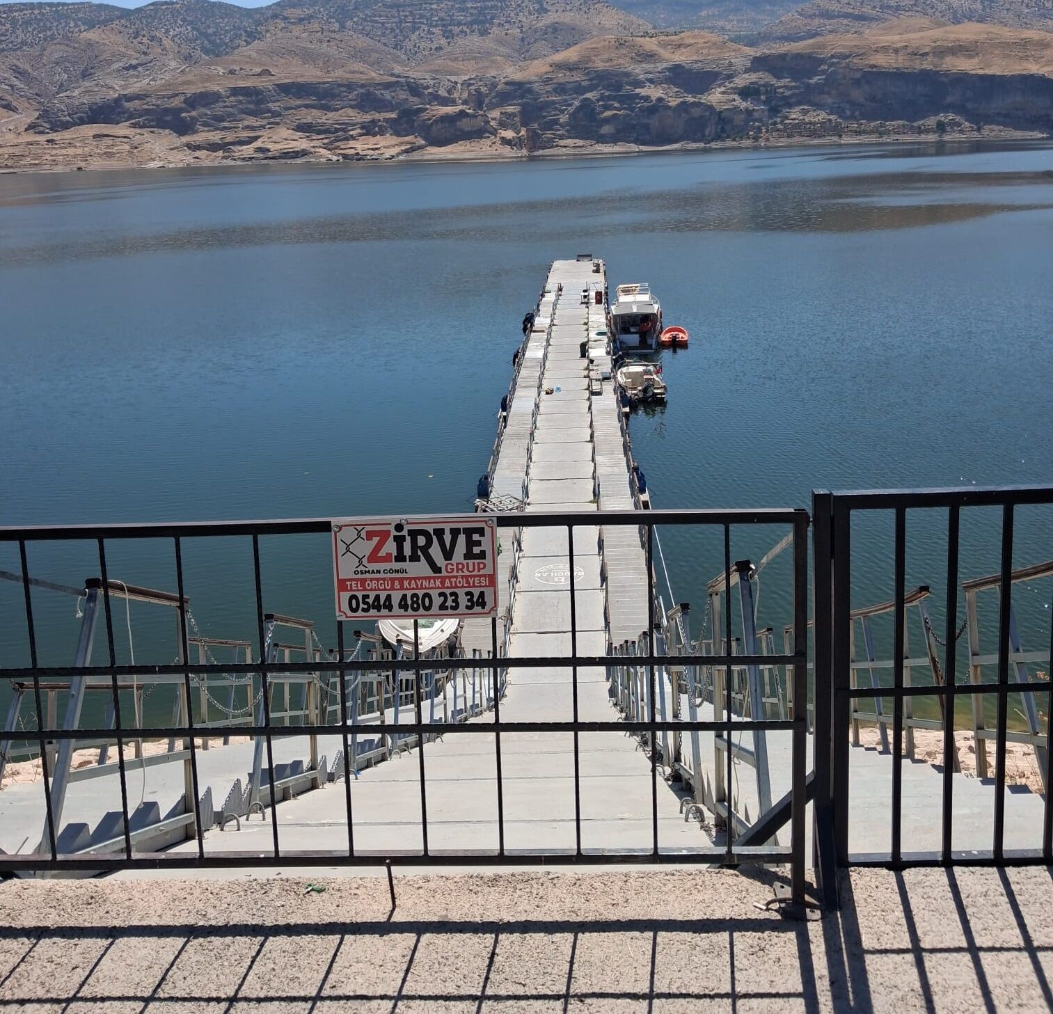 Hasankeyf’te Tekneler Kıyıya Çekildi! Turistler Tekne Turundan Mahrum Kaldı (1)-1