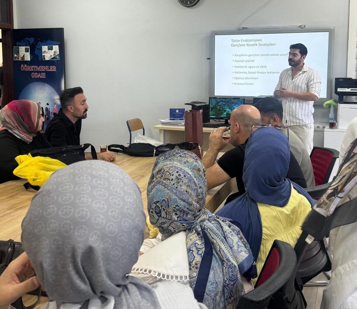 Lisesi Öğretmenlerine Sigara Bağımlılığı Eğitimi Verildi