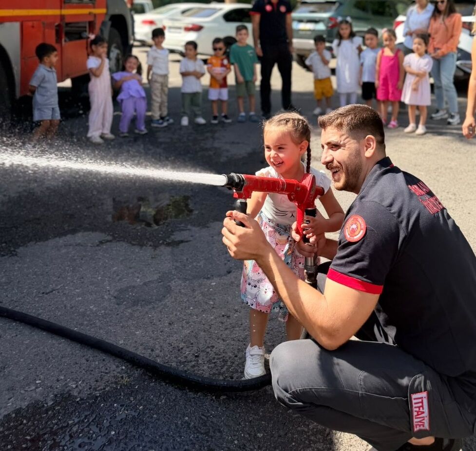 Minik İtfaiyeciler Görev Başında
