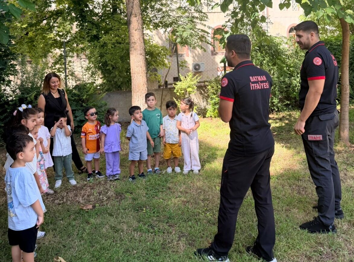 Minik İtfaiyeciler Görev Başında (2)