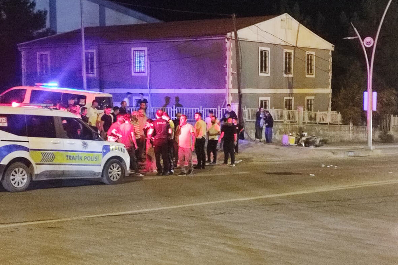 Motosikletli kurye ile otomobil çarpıştı: Bir yaralı