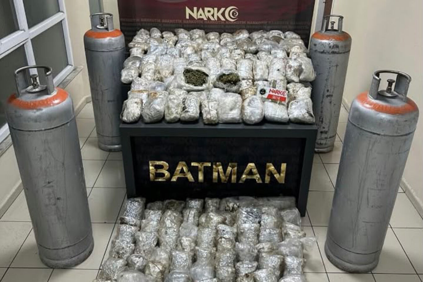 Sanayi Tüplerine Zulalanmış 87 Kilo Skunk Ele Geçirildi