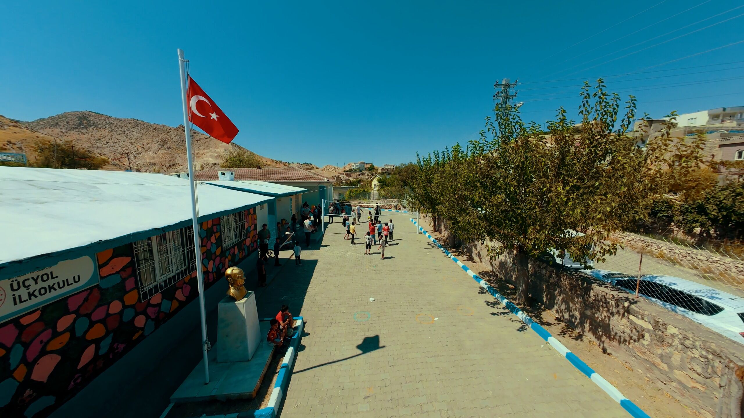 Üçyol’da Eğitim Sevinci Okul Yenilendi, Çocukların Yüzü Güldü (2)