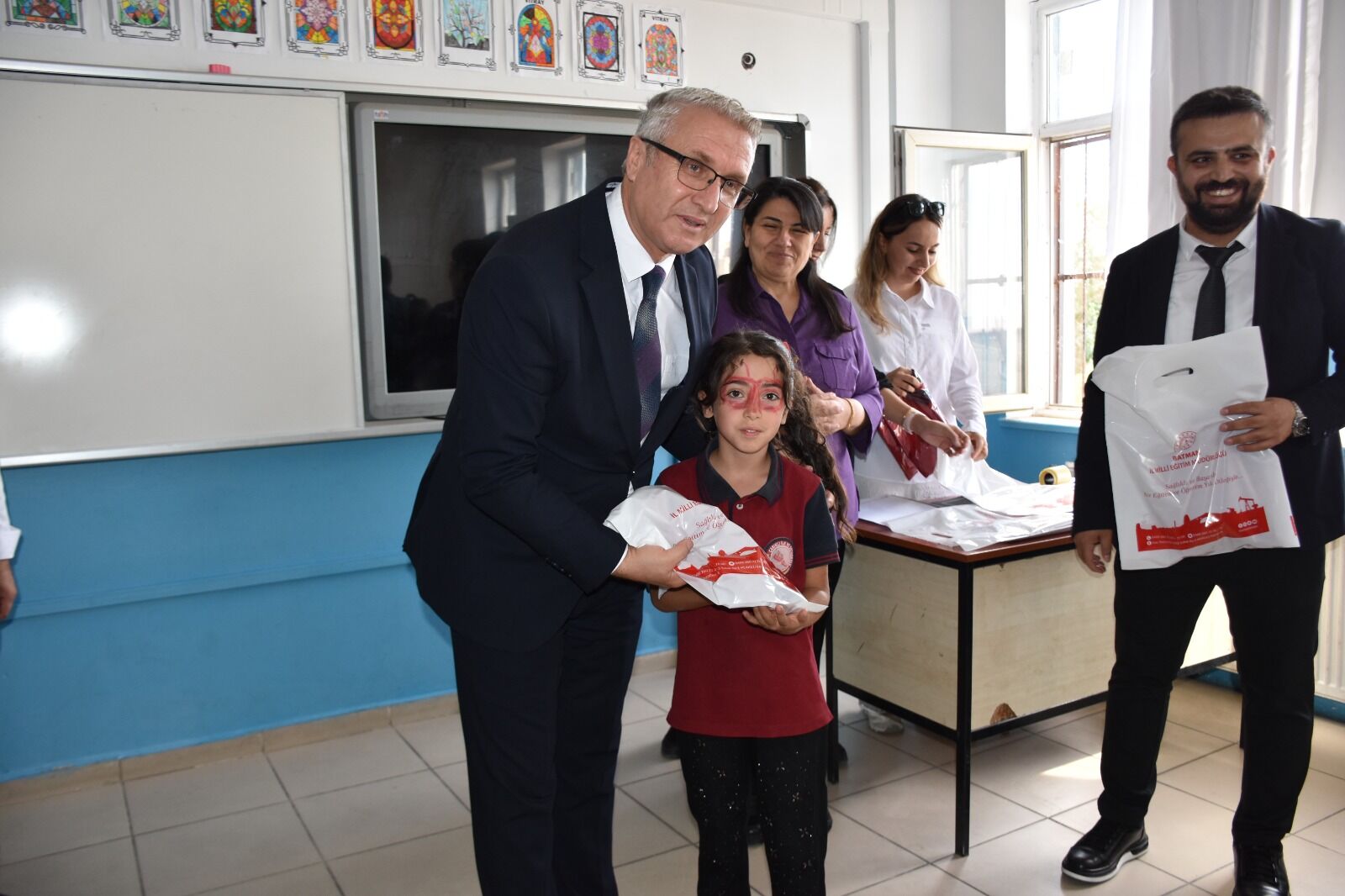 Üreten Ellerden Köy Çocuklarına Gülen Yüzler (1)