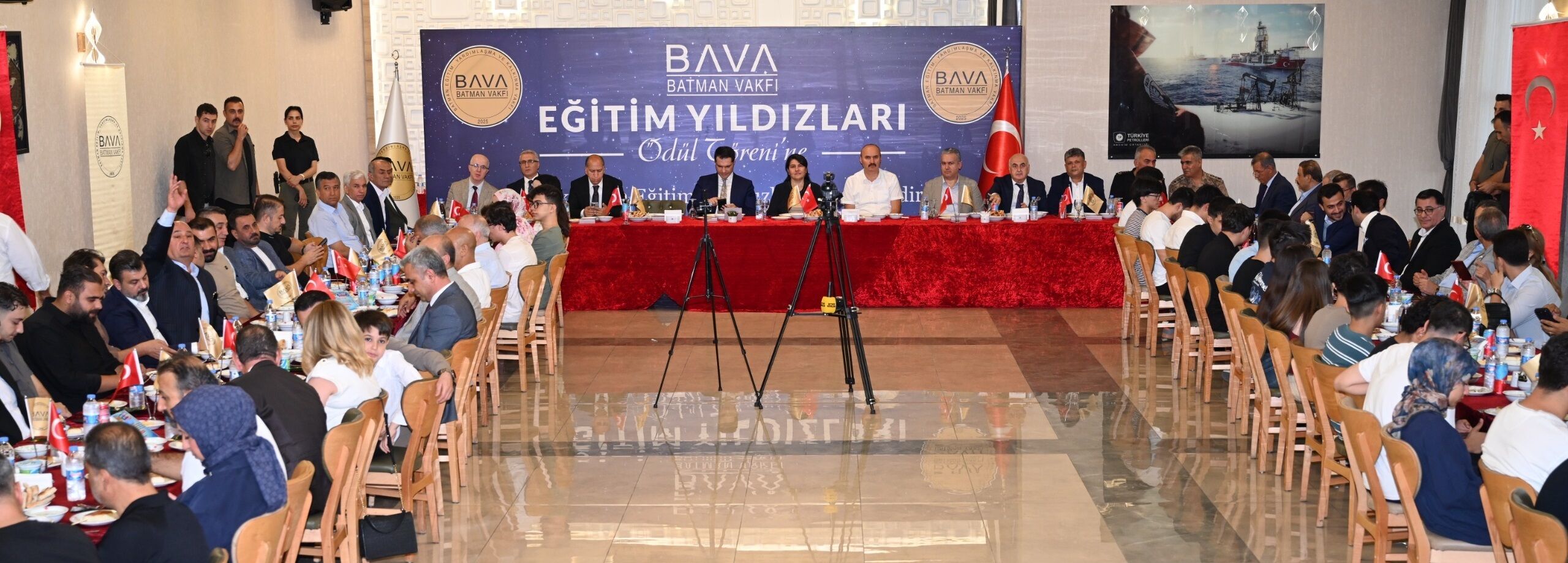 Vali Canalp, Eğitim Yıldızları Ödül Törenine Katıldı3