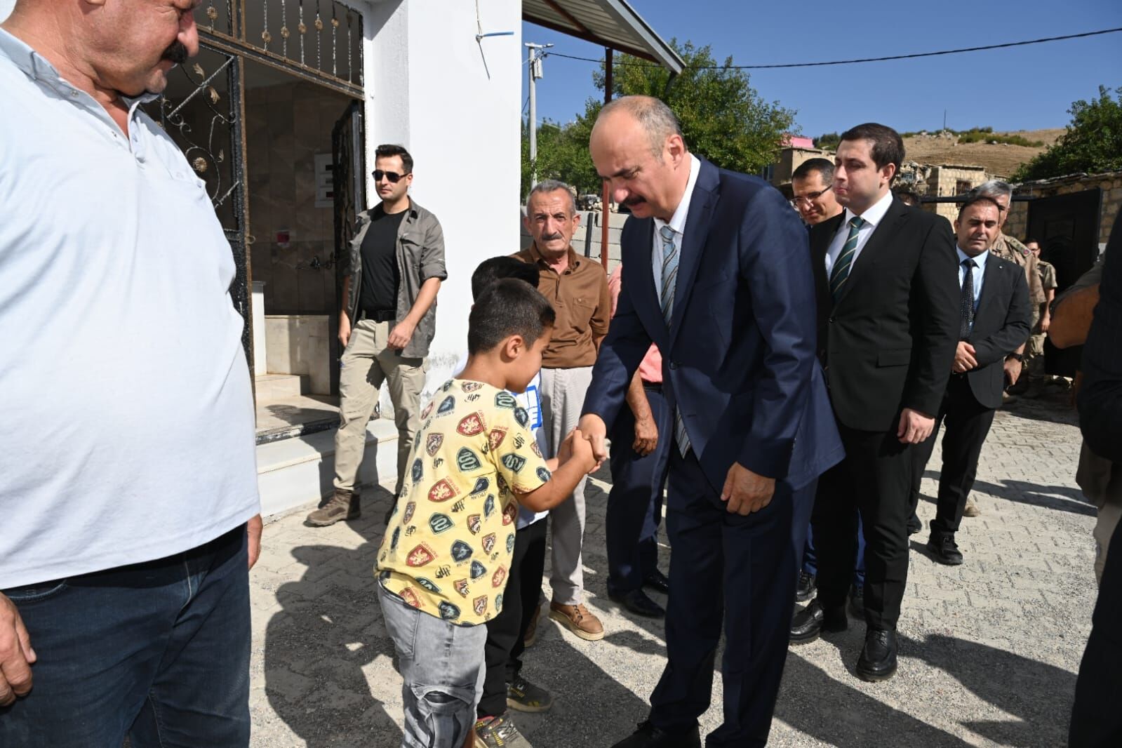 Vali Canalp Köy Köy Geziyor 419 Köye Ulaşıldı (1)