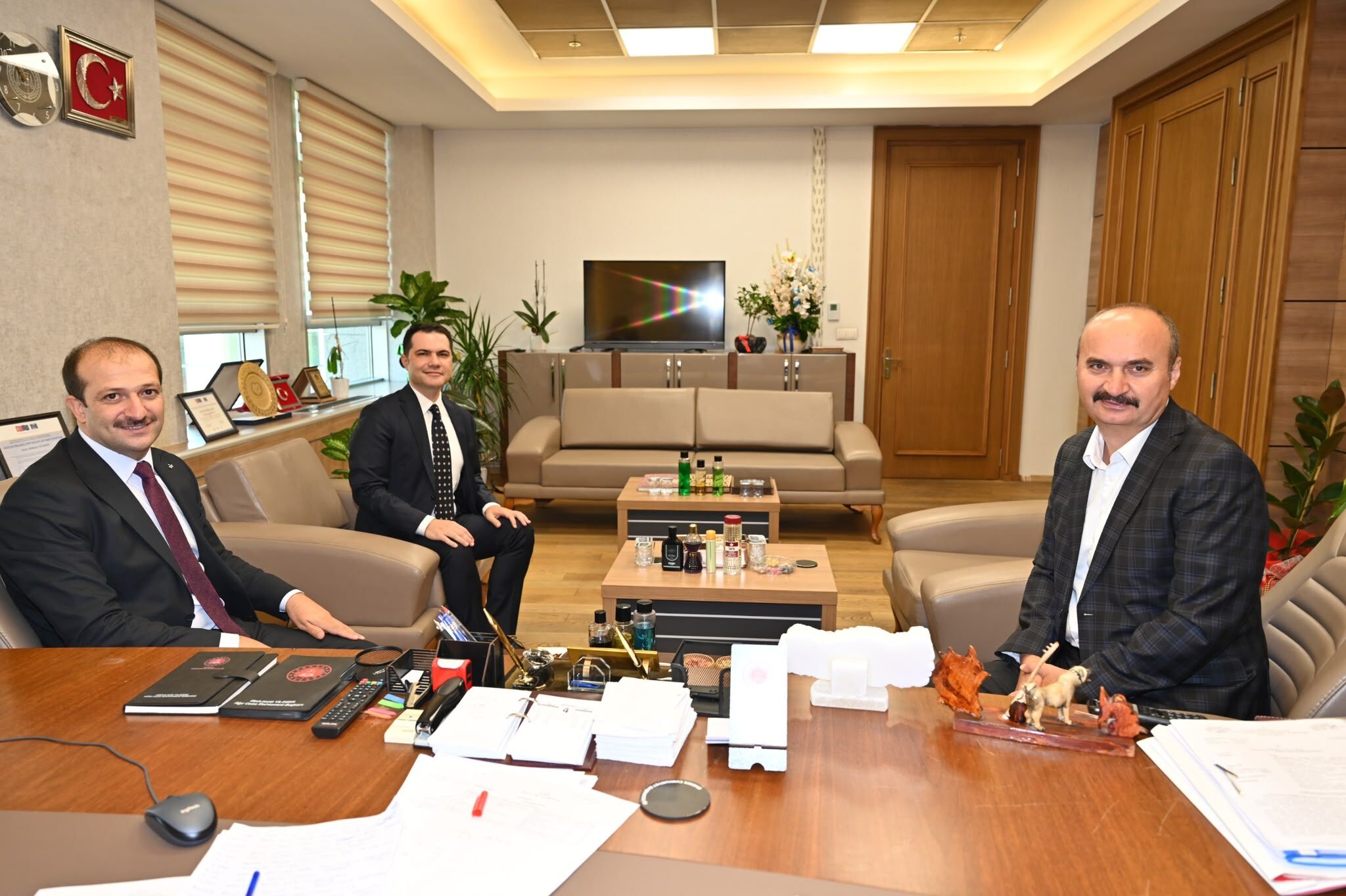 Vali Canalp’ten Adalet Komisyonu Başkanı Yıldırım’a Hayırlı Olsun Ziyareti (1)