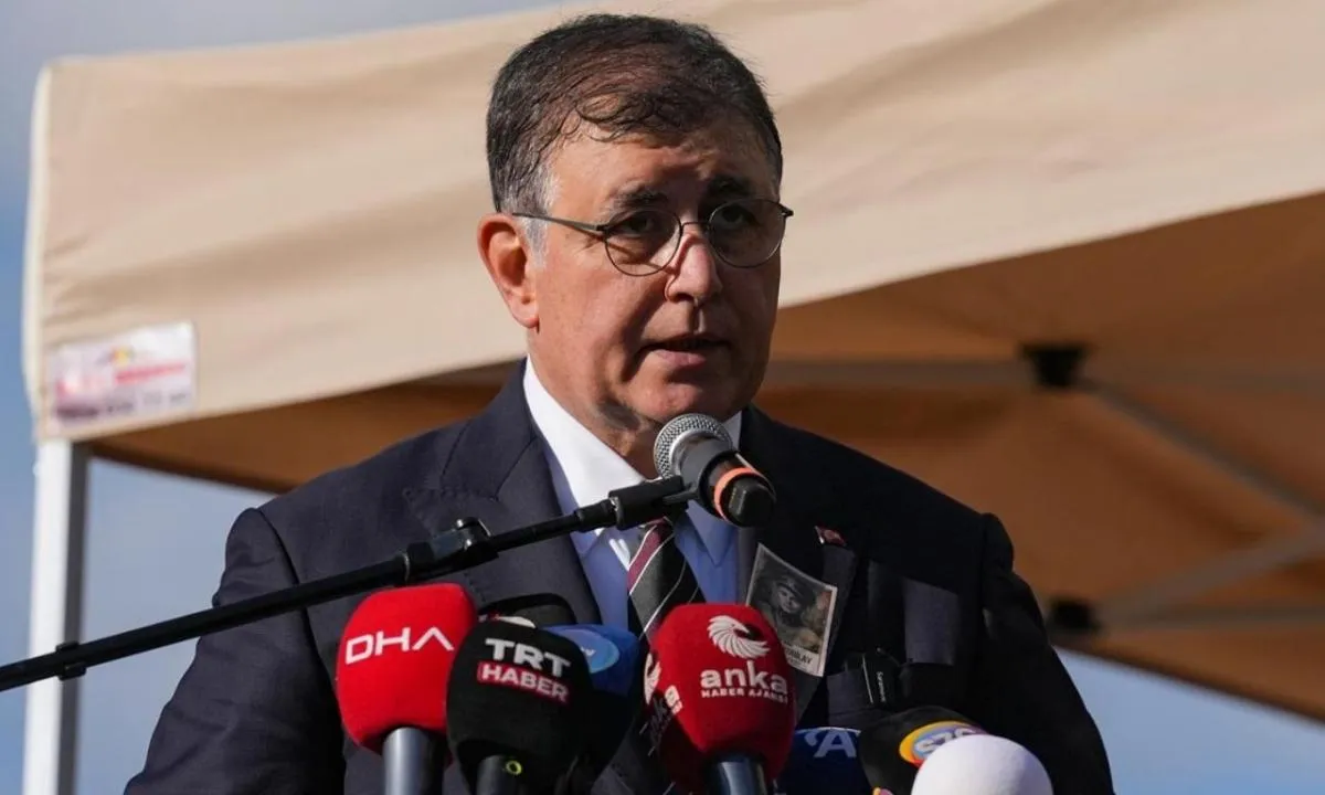 Cemil Tugay AK Parti'ye Neden Katıldı? İzmir Büyükşehir Belediye Başkanı'nın İstifa Gerekçesi Ne? Siyasi Transferin Perde Arkasında Ne Var?