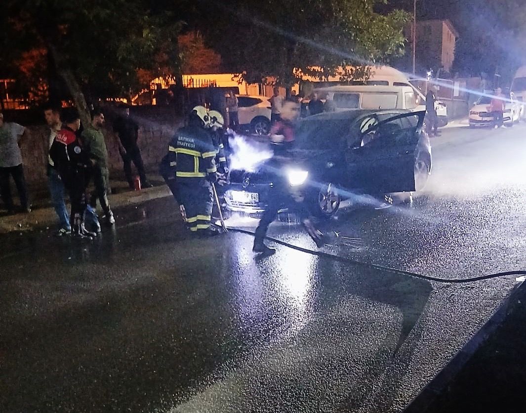 Batman’da Seyir Halindeki Otomobil Yandı