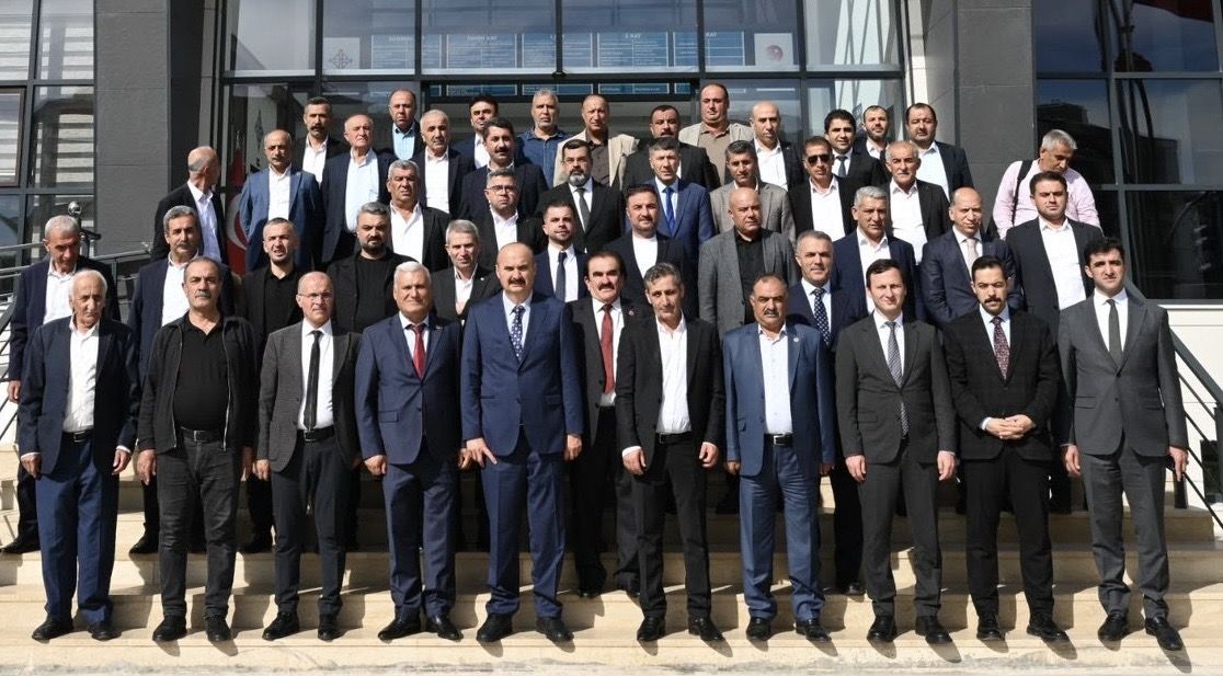 Batman’da Muhtarlar Günü Programı: Vali Canalp Muhtarlarla Buluştu