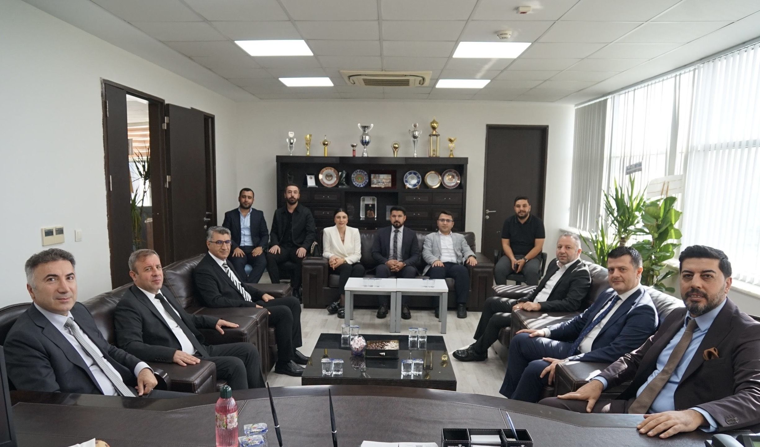 Rektör İdris Demir, Yeniden Seçilen Baro Başkanı Çakan’ı Ziyaret Etti