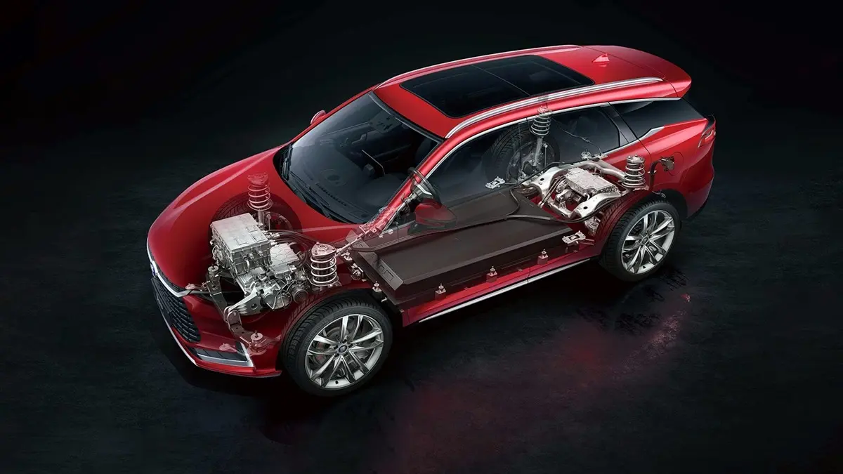 ÇİN DEVİNDEN SAVAŞ İLANI: BYD, ELEKTRİKLİ ARAÇLARDA YENİ BİR DEVRİM BAŞLATACAK KATI HÂL BATARYALARINI İLK KEZ 2027’DE YOLLARA ÇIKARIYOR!