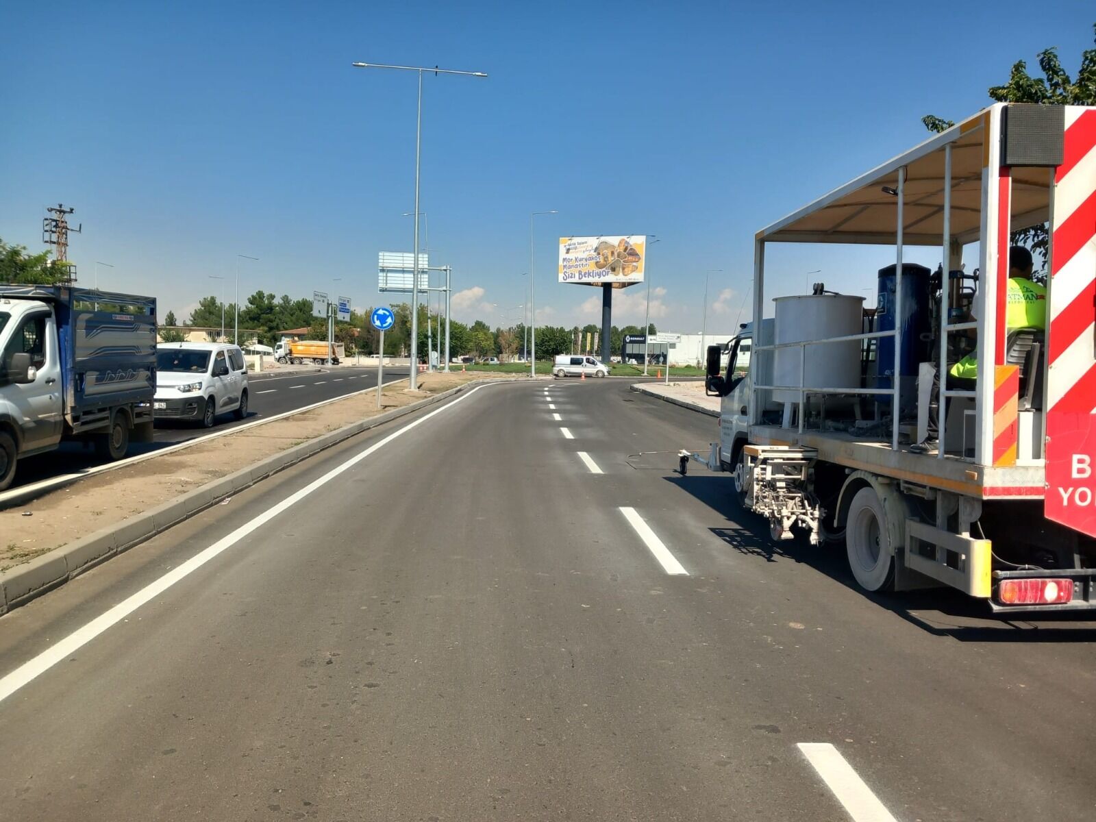 8 Kilometrelik Yolun Çizgileri Yenilendi