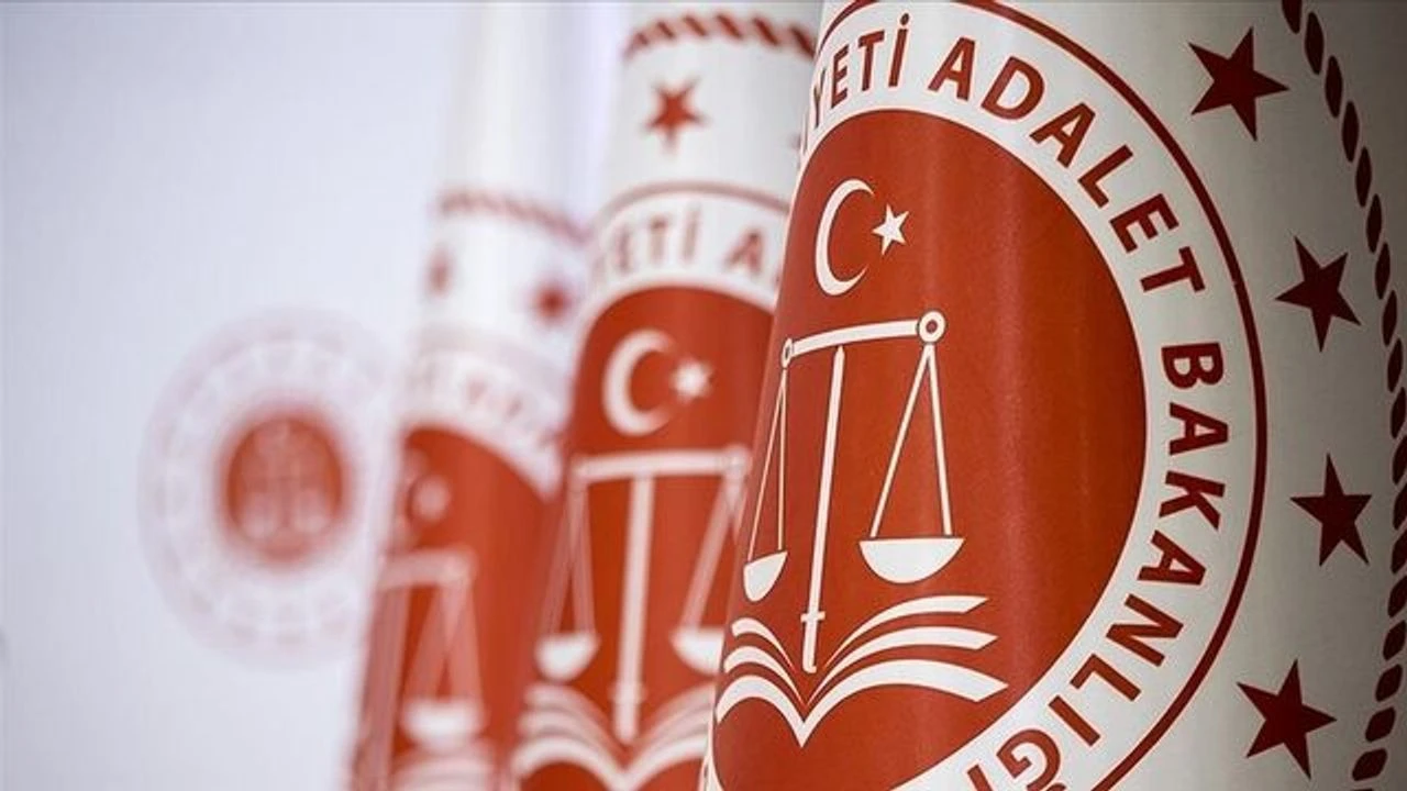 KPSS'siz Adliye Tercümanı Nasıl Olunur? İlkokul Mezunları Hangi Dillerde Başvurabilir ve Komisyon Mülakatlarında Ne Sorulur?