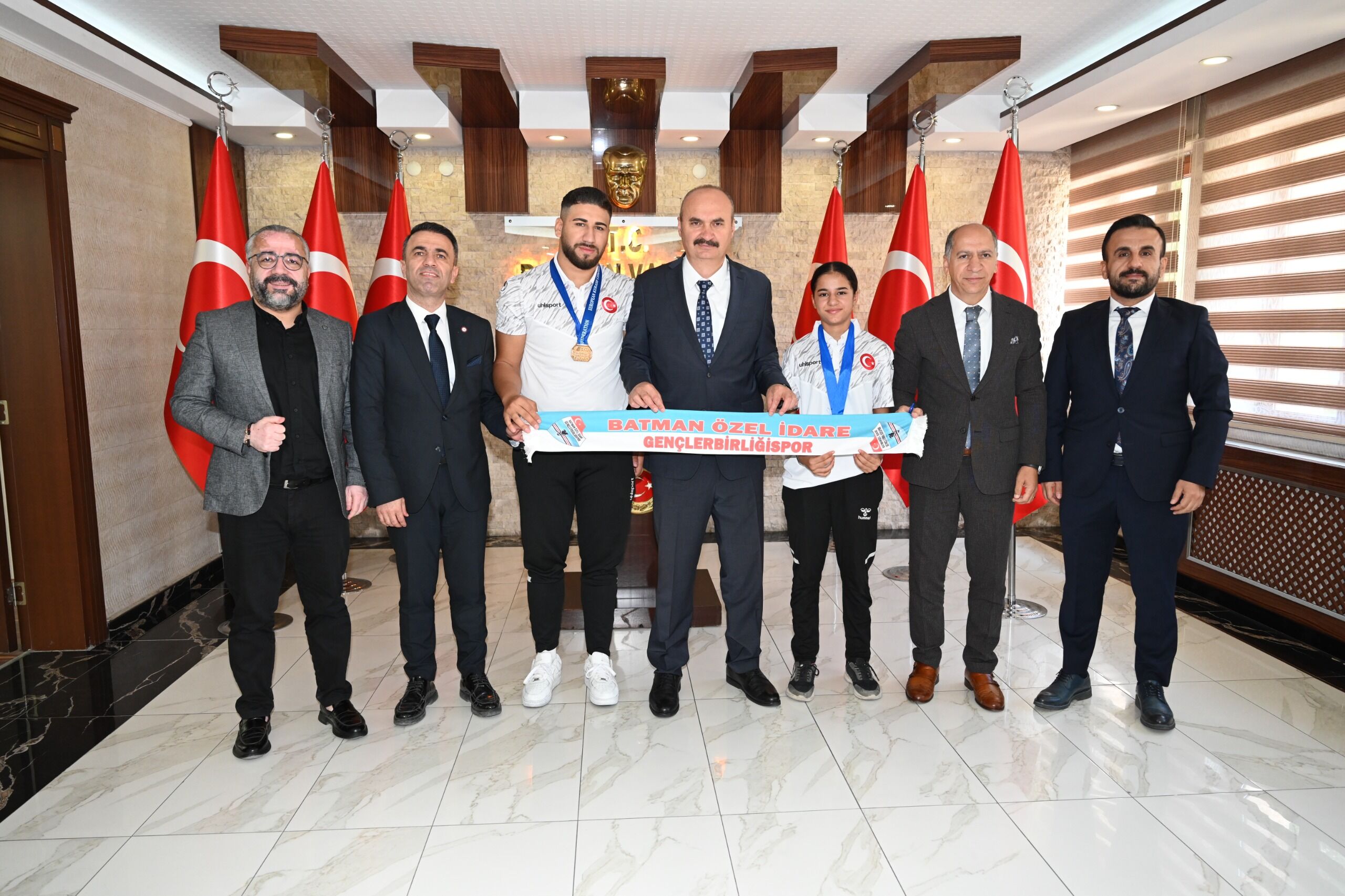 Avrupa Şampiyonu Batmanlı Sporculara Vali Canalp’ten Altın Ödül