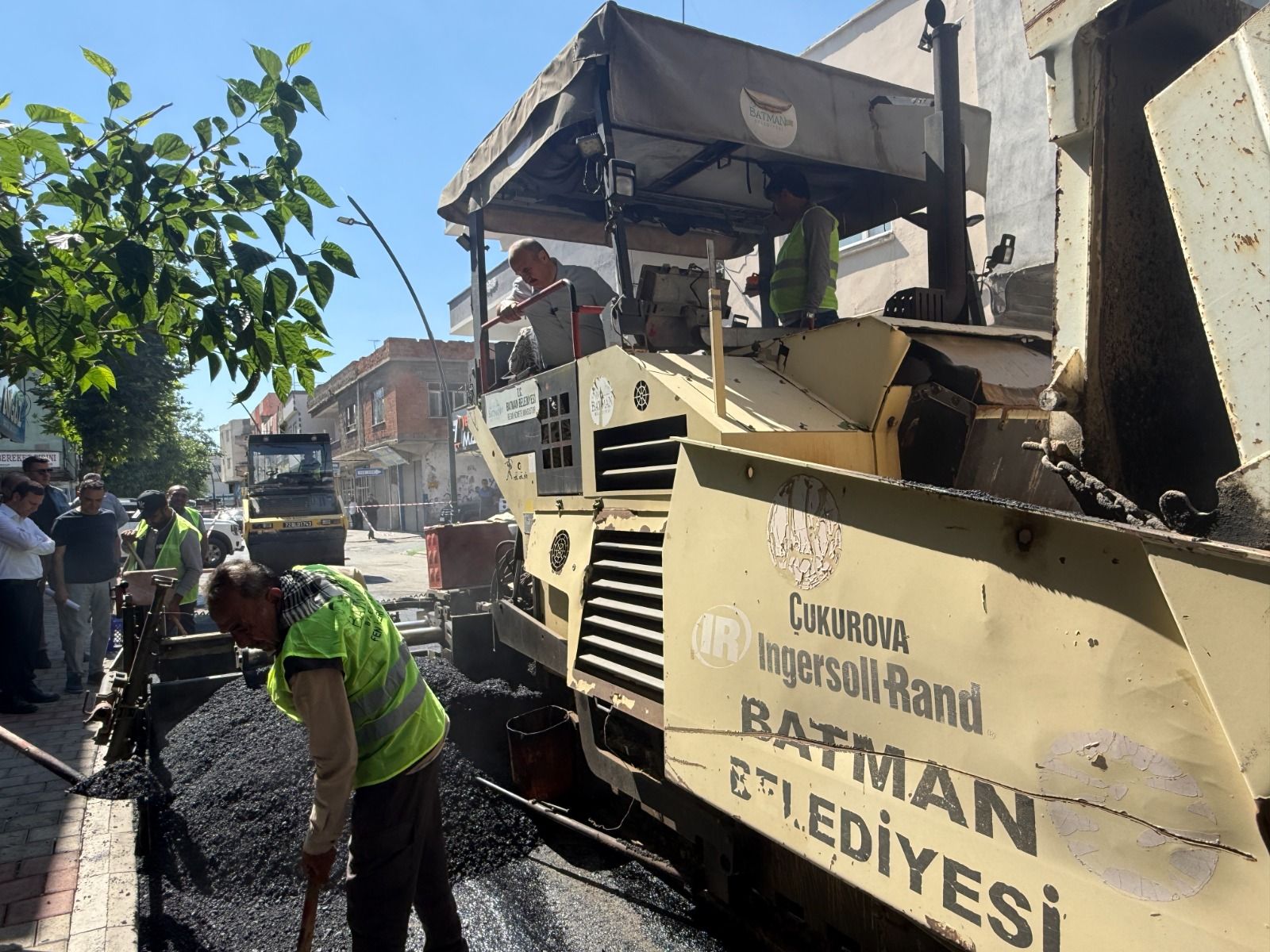 Batman’a Afet Kapsamında Asfalt Desteği