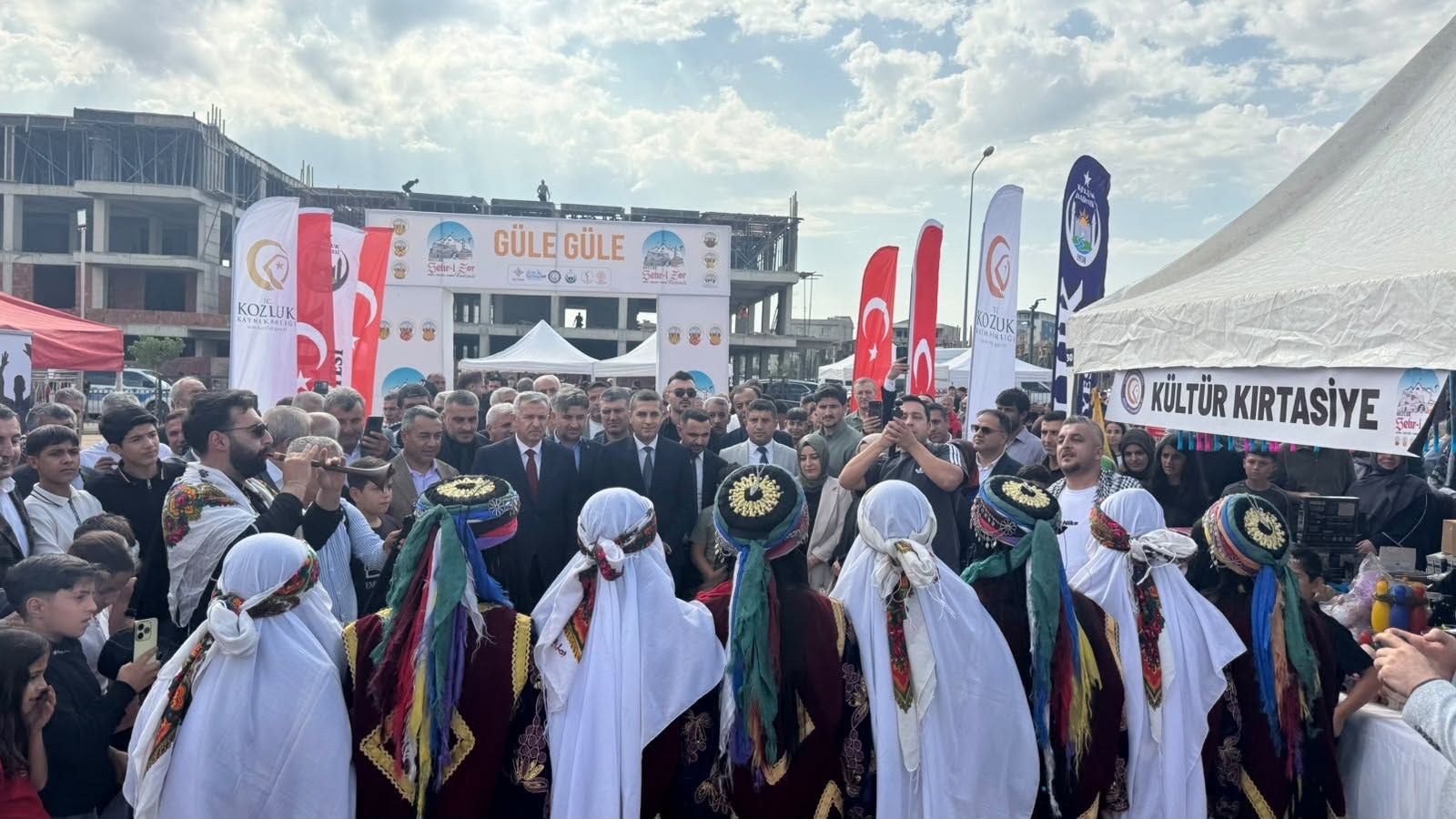 Kozluk’ta Festival Coşkusu! Şehr I Zor Kapılarını Açtı (1)