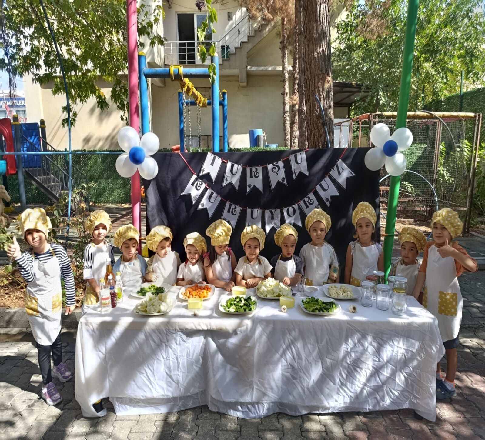 Miniklerden Turşu Yapımı Etkinliği
