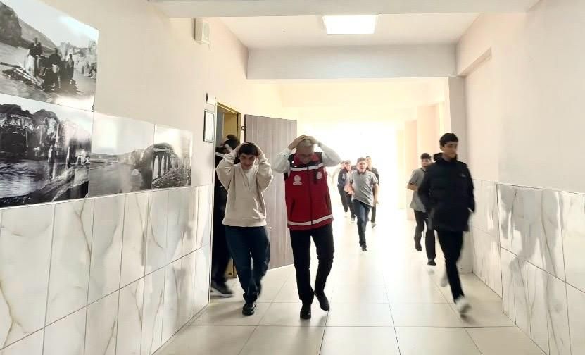 Okullarda Afet Alarmı! Öğrenciler Tahliye Tatbikatı Yaptı (1)