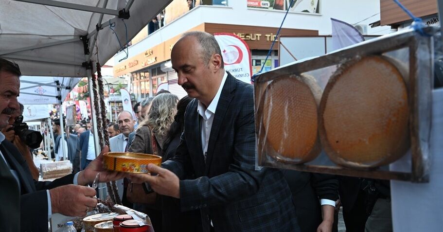 Sason’da Bal, Ceviz ve Çilek Festivali Coşkusu