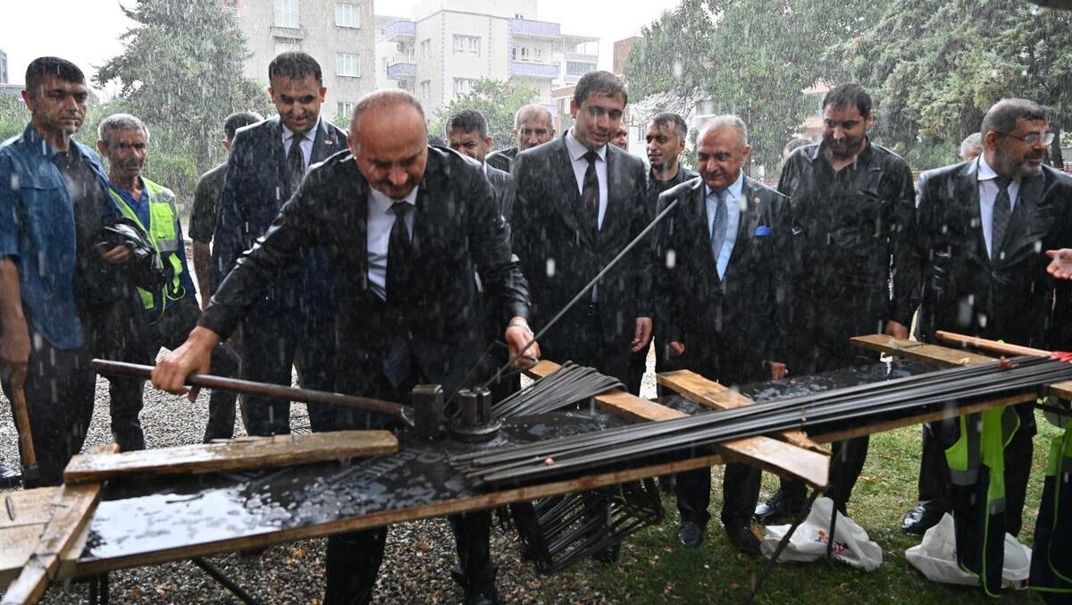 Yağmura Rağmen İlk Çivi Çakıldı: Batman’a 5 Emekli Lokali