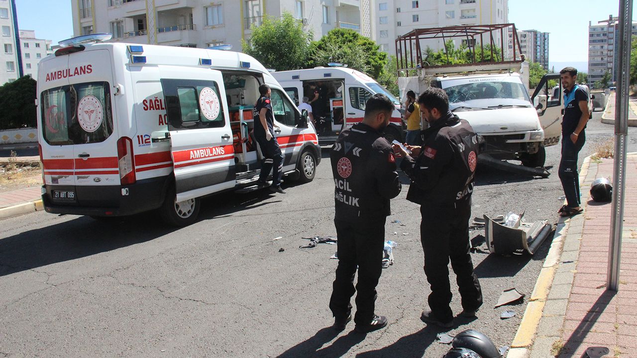 Diyarbakır'da kaza: 2 yaralı var.