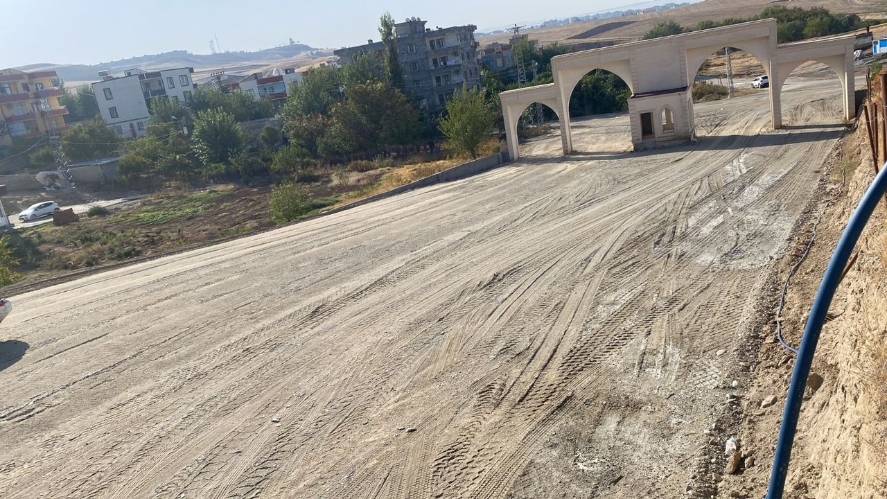 Batman’da Kent Mezarlığı Yolu Hızla Şekilleniyor