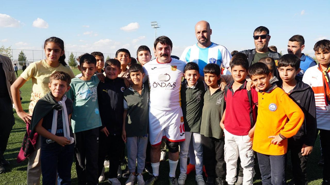 Beşiri’de Coşkulu Cumhuriyet Bayramı Maçı