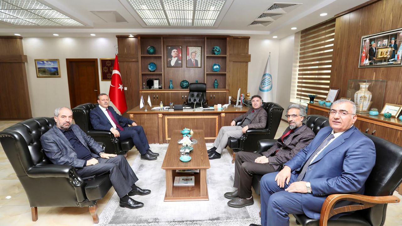 Rektör Demir, Bitlis Eren Üniversitesi Rektörünü Ziyaret Etti