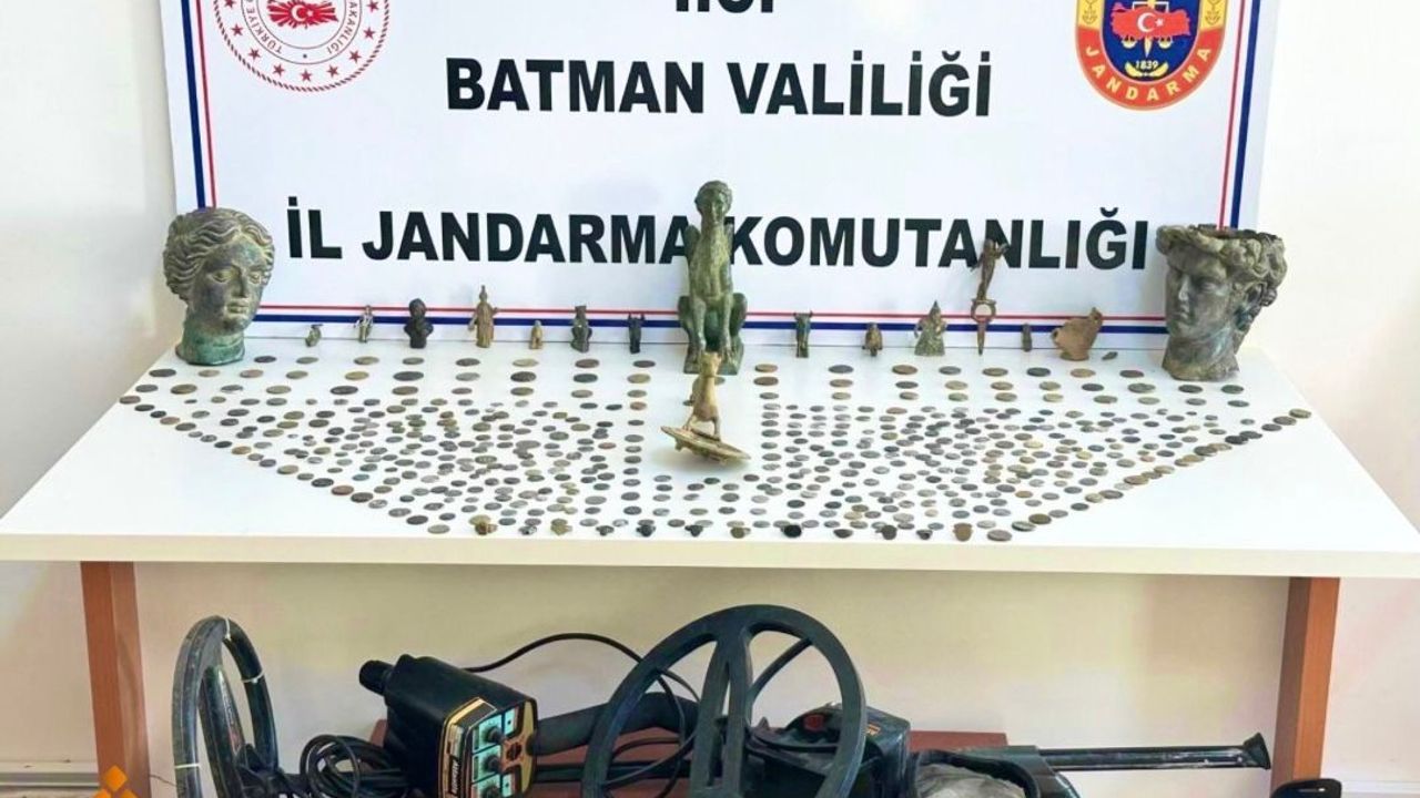 Batman’da Tarihî Eser Kaçakçılığına Darbe: 802 Sikke ve Antik Eserler Ele Geçirildi!