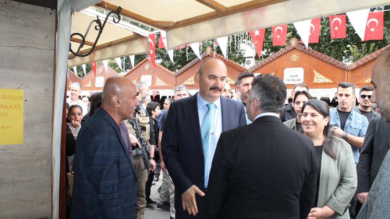 Vali Ekrem Canalp’ten Batman Üniversitesi Standına Ziyaret