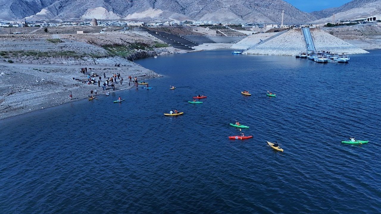 Tarihin Kalbinde Suya Açıldılar: Öğrenciler Hasankeyf’te Kano ve SUP Heyecanı Yaşadı