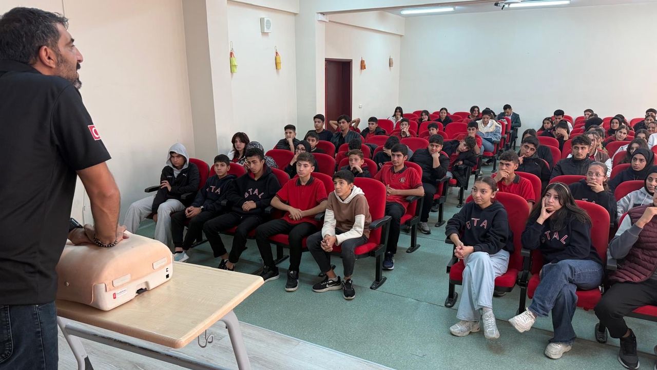 Hasankeyf’te Öğrencilere “Hayat Kurtaran Bilgiler”