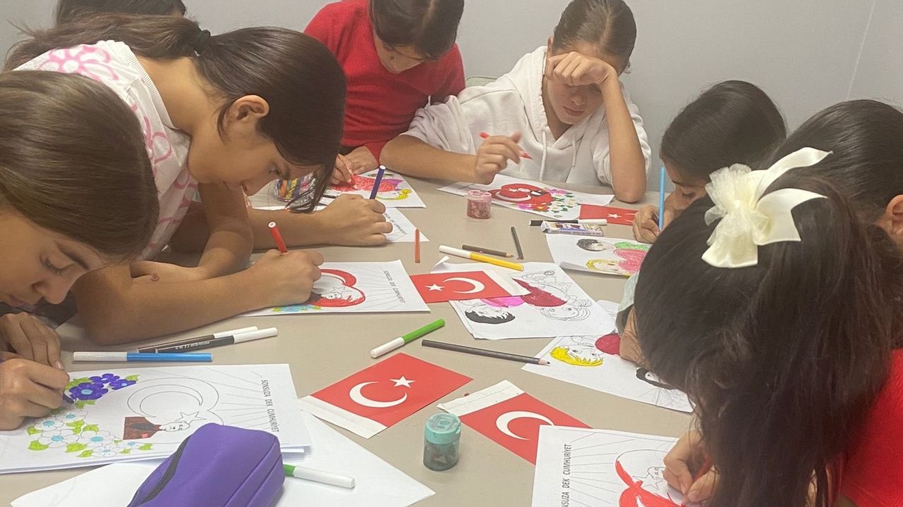 Cumhuriyet Coşkusu Çocukların Yüzünde Hayat Buldu