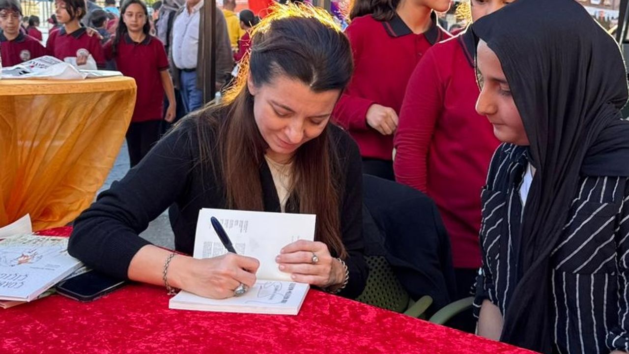 Batman 8. Kitap Fuarı’nda Şermin Yaşar Rüzgârı