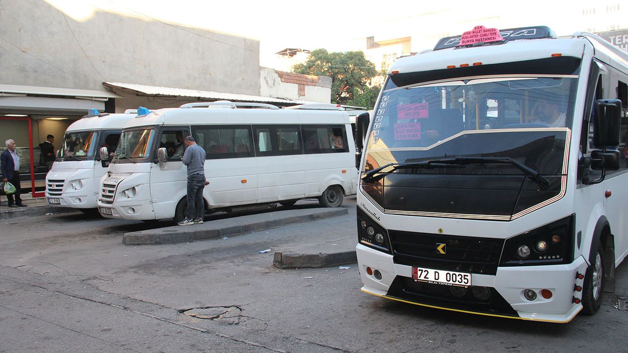 Minibüs şoförleri akaryakıt zamlarından dertli
