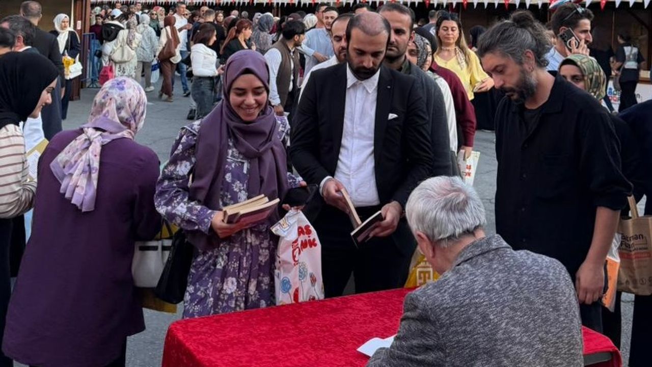 Batman 8. Kitap Fuarı Tüm Coşkusuyla Sürüyor!