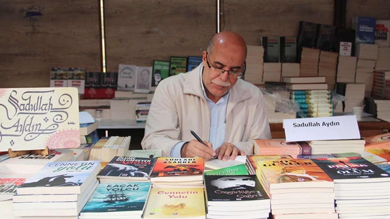 Batman Kitap fuarında Sadullah Aydın'ın kitaplarına büyük ilgi