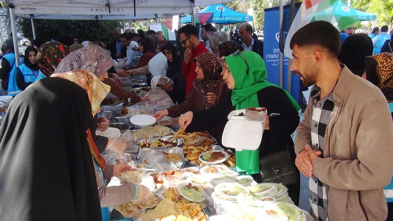 Batman'da Gazze yararına düzenlenen Hayır Çarşısı'na yoğun ilgi