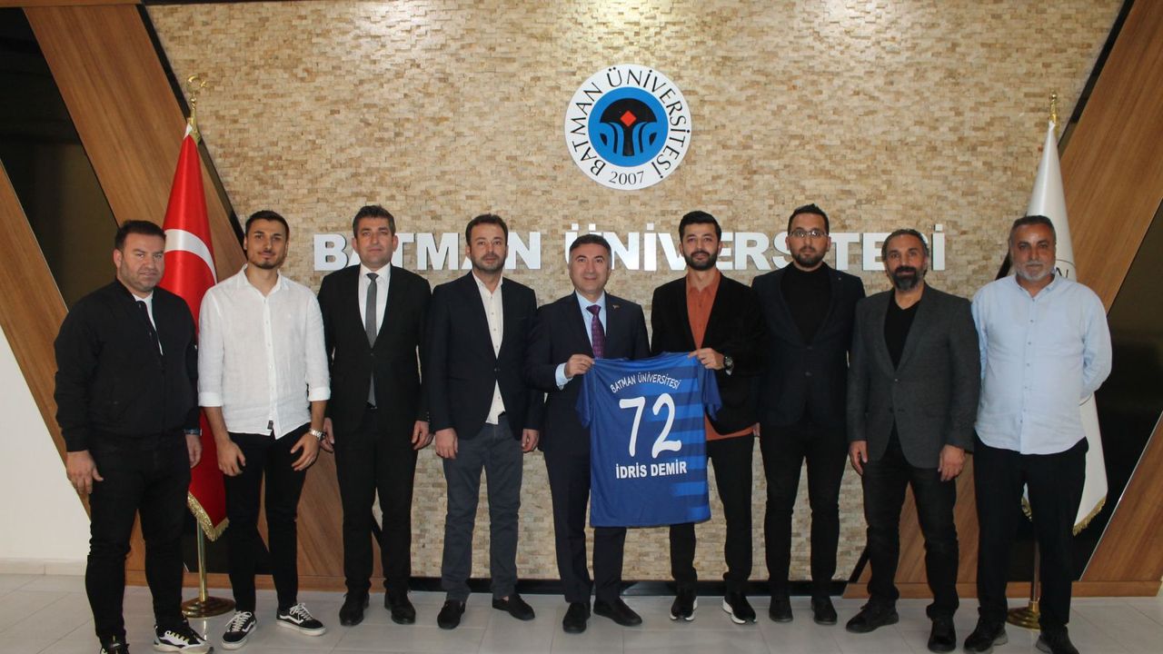 Spor Kulübü yönetimi Rektör Demir’i ziyaret etti