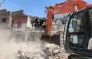 Metruk bina yıkıldı