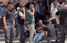 Çay İçerken İki Ayağından Vuruldu