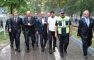 Vali Canalp’tan Dikkat Çeken Açıklama “Şemsiye Açtırsaydık da Eleştirilecektik”