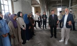 Öğrencilerinden Üniversite Camisine Ziyaret