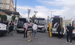 Minibüs İle Otobüs Çarpıştı: 7  Yaralı