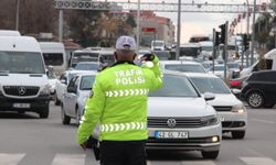 Trafik kurallarına uymayan hayatını riske atıyor