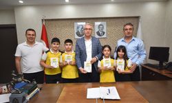 “Çocukça Masallar” İl Müdürüne Takdim Edildi