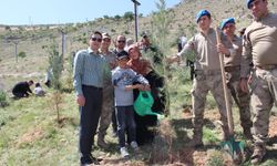Gercüş’te Anne-Çocuk Ele Ele Fidan Dikti