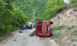 Sondaj kamyonu devrildi; 1 ölü, 2 yaralı