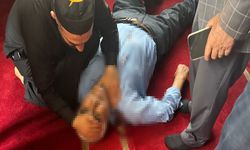 Mardin'da Camide namaz kılarken bıçaklandı